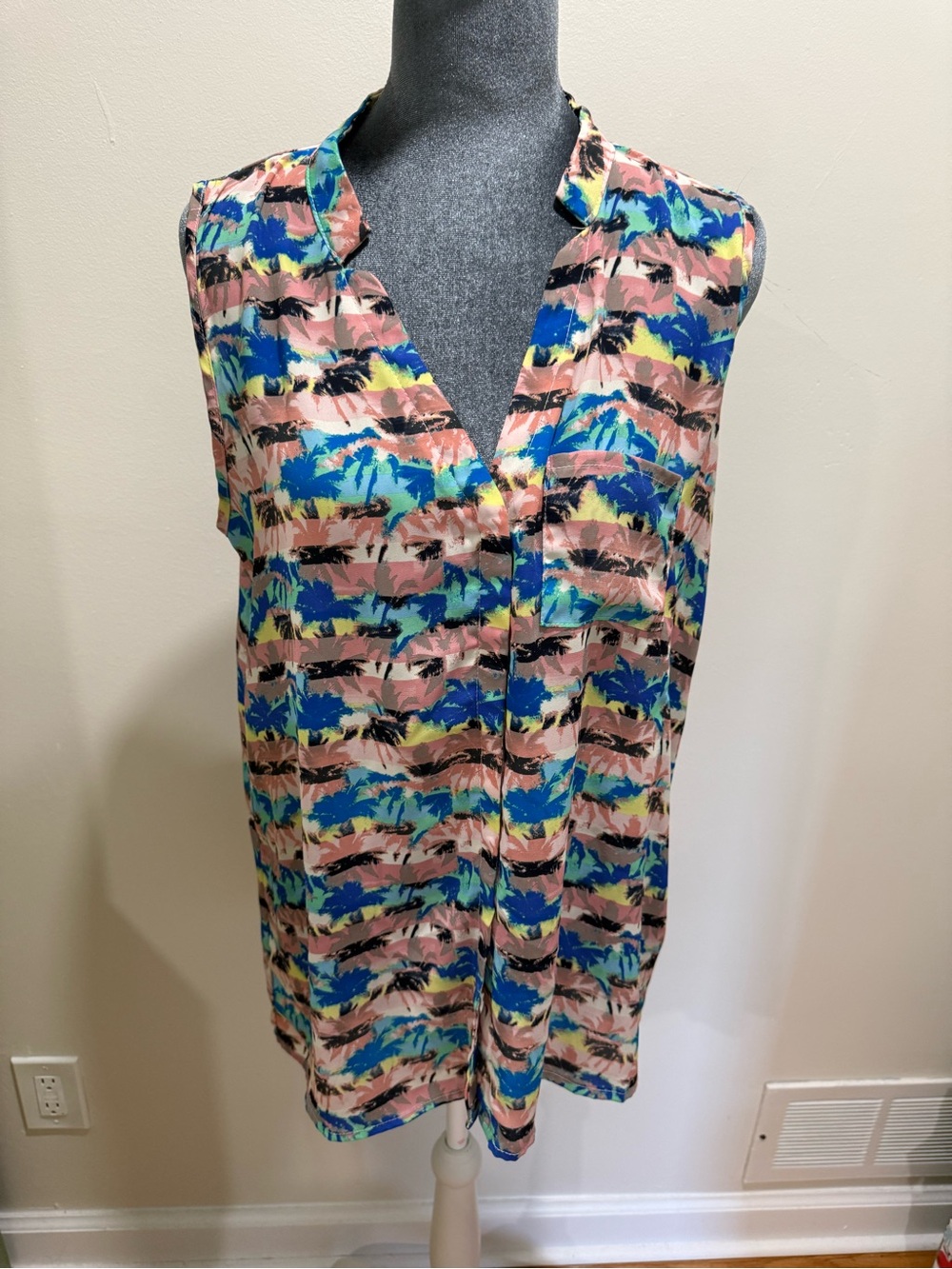 Olive & Oak Multicolor Tropical Print Sleeveless Tunic